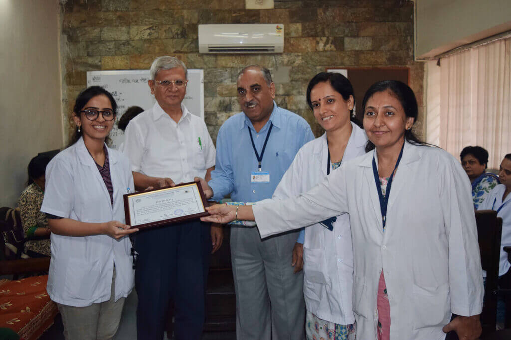 Dr. Devanshi Shah receiving her Oculoplasty Fellowship Certificate