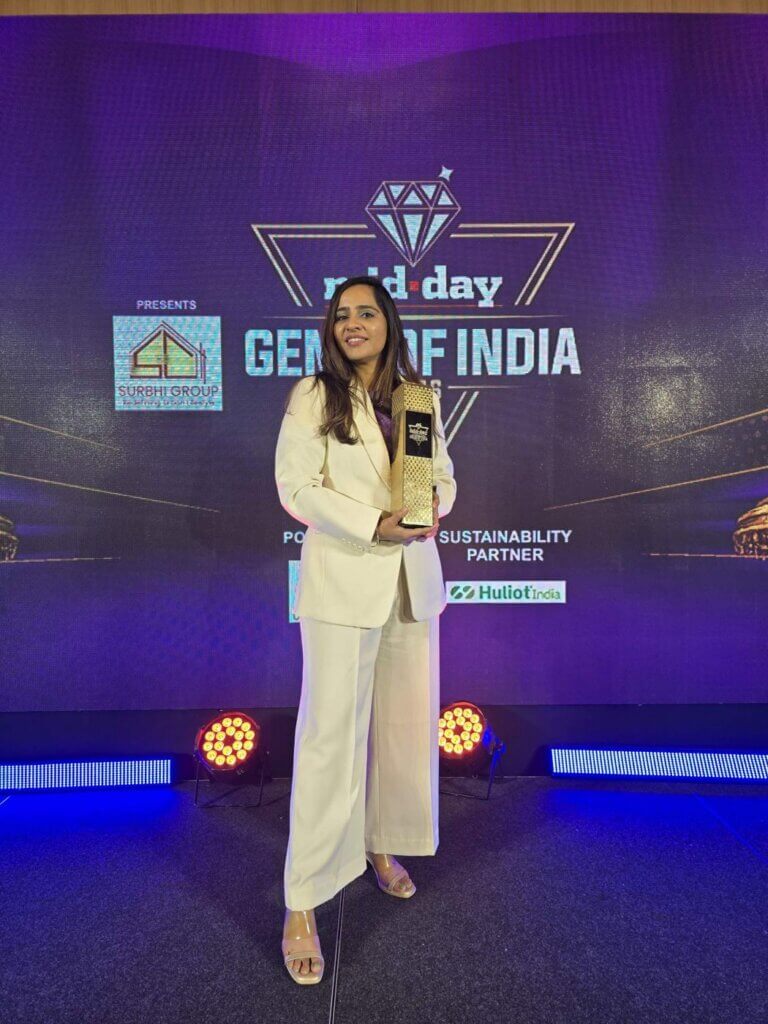 Dr. Devanshi Shah with the Mid-day Gems of India 2026 award